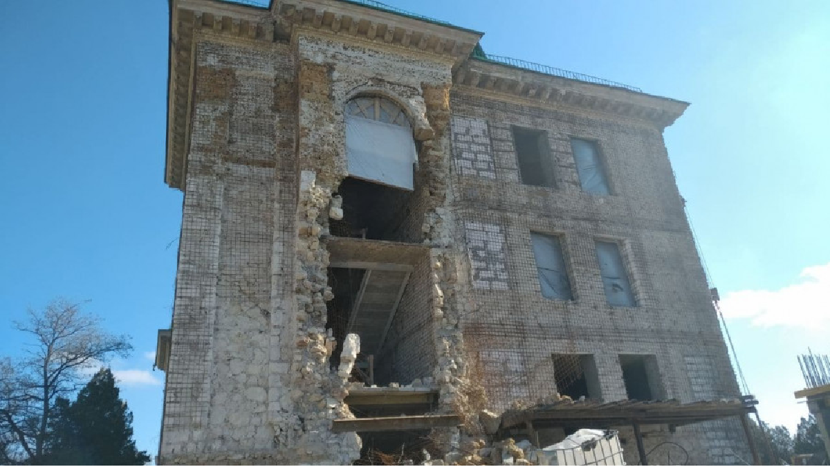 The occupiers in Sevastopol continue to destroy beaches and historic buildings